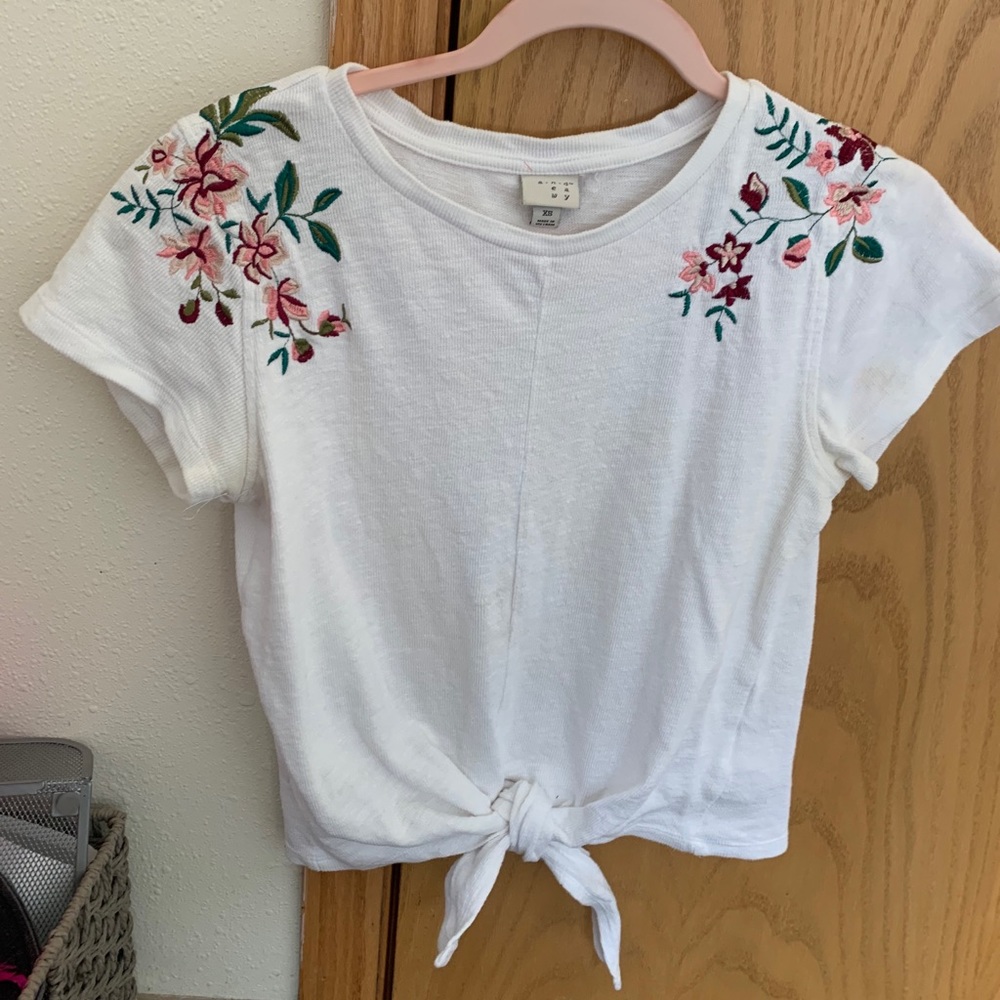 Floral white tee with cute tie at the bottom